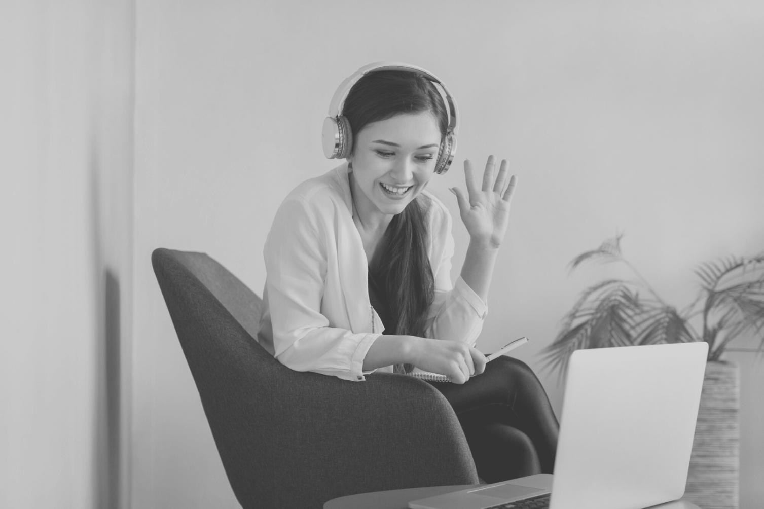 Moderne Arbeitsplatzumgebung für Finanzanalysen mit digitalen Tools